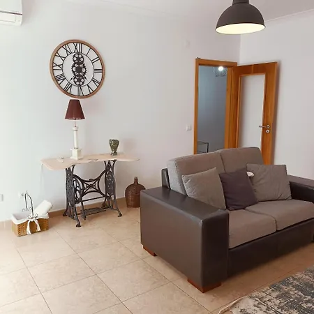 Ao - Tina House * Ferrel (Leiria)